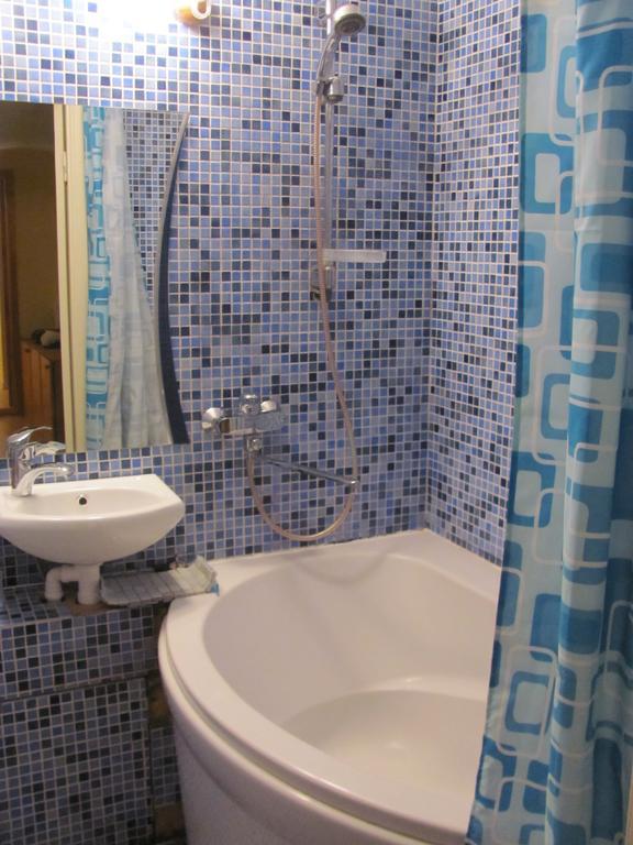 Economy Baltics Apartments - Liivamaee Талин Стая снимка